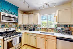 Closson Charmer Apt 2 - Image 4