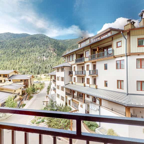 Majestic Alpine Retreat - Image 1